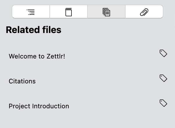 La barra lateral con la tercera pestaña abierta, los archivos relacionados